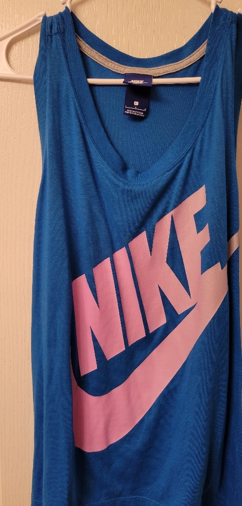 Womens Nike top